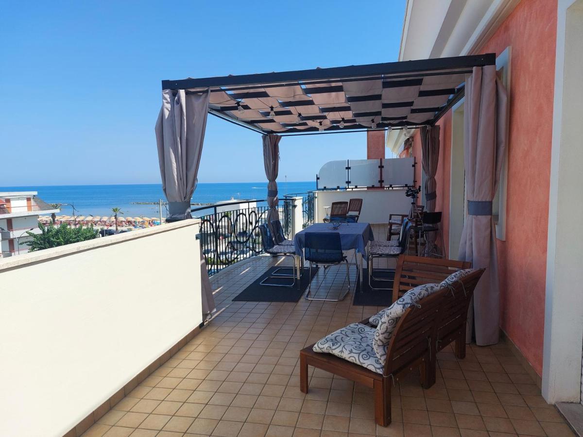 Appartamento Penthouse On The Adriatic Sea Martinsicuro Esterno foto