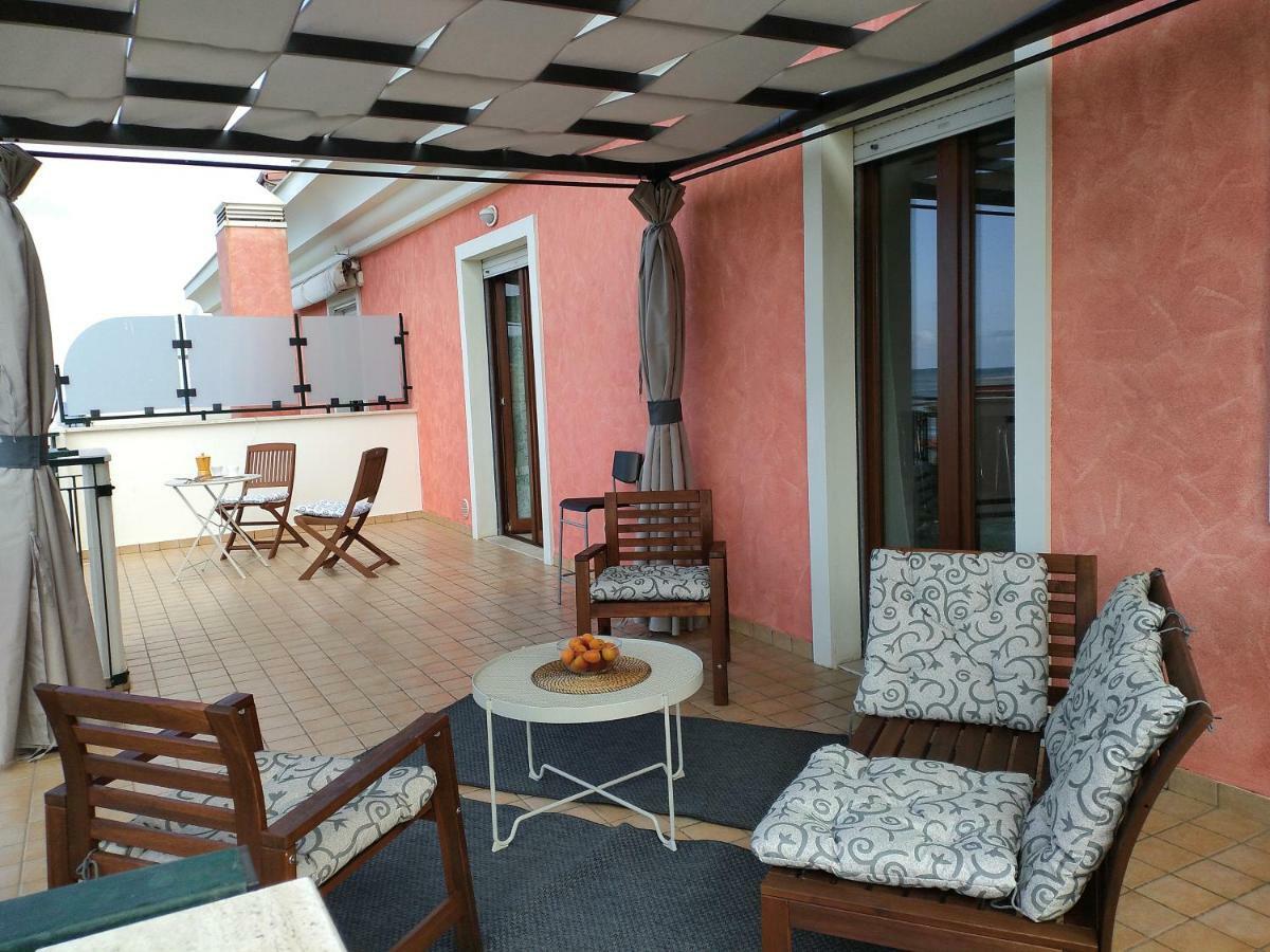 Appartamento Penthouse On The Adriatic Sea Martinsicuro Esterno foto